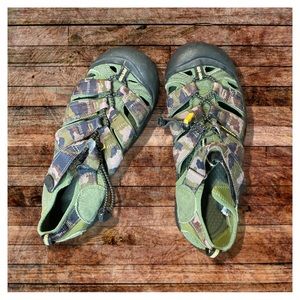 Keen Newport H2 sandals boys sz 6 green camouflage